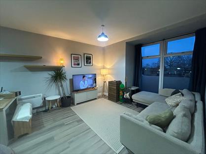 2 Bed Flat, Beech House, M22