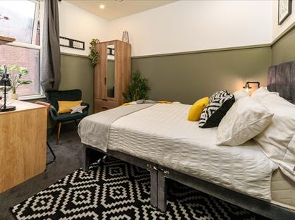 Room in a Shared House, Chorley Road, M27