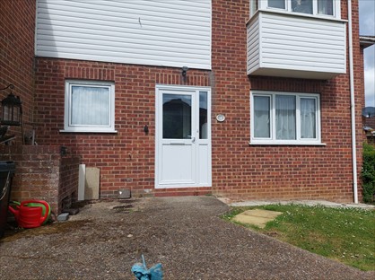 2 Bed Flat, Bramblefield Close, DA3