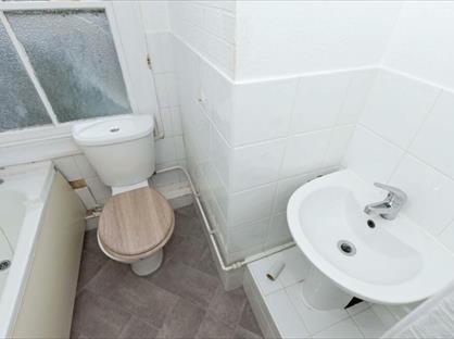 Studio Flat, Montrose Court, L12