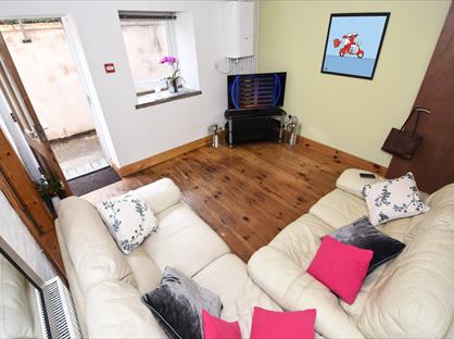 5 Bed Flat, Priory Place, S7
