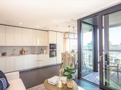 2 Bed Flat, Thornes House, SW11