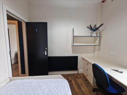 Room in a Shared Flat, Holly Bank, LS6