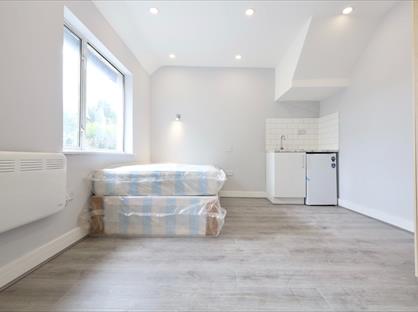 Studio Flat, Floriston Avenue, UB10