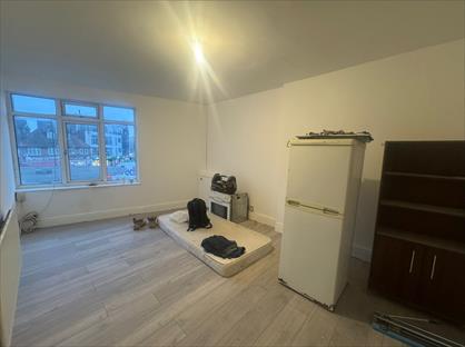 3 Bed Flat, Station Road, UB3