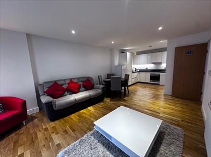 3 Bed Flat, Topaz Apartments, TW3