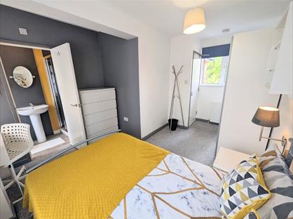 Room in a Shared House, Worlds End Lane, B32