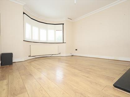 4 Bed Terraced House, New Road, E4