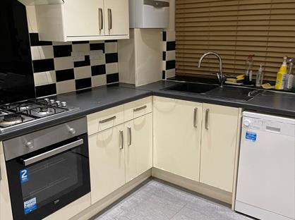 1 Bed Flat, Avondale Gardens, TW4