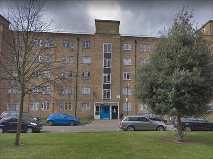 Room in a Shared Flat, Bowie Close, SW4