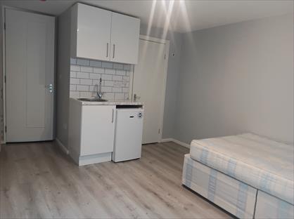 Studio Flat, Sanctuary Close, UB9