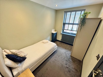 Room in a Shared House, Railway Street, ME4