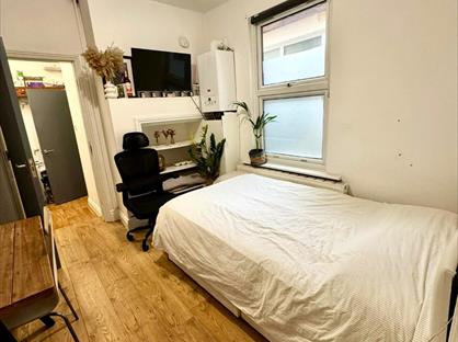 Studio Flat, Main Avenue, EN1