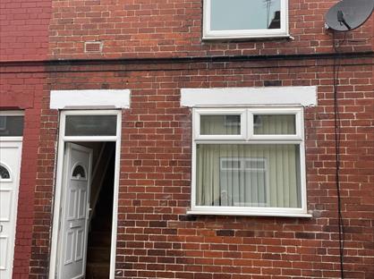 2 Bed Terraced House, Albany Place, WF9