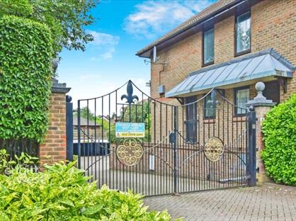 2 Bed Flat, French Apartments, CR8