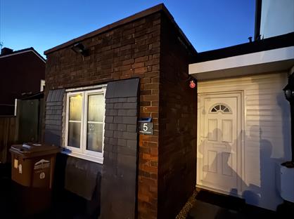 Studio Flat, St. Marys Crescent, TW19