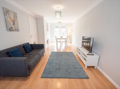 3 Bed Semi-Detached House, Short Term Let, CM2