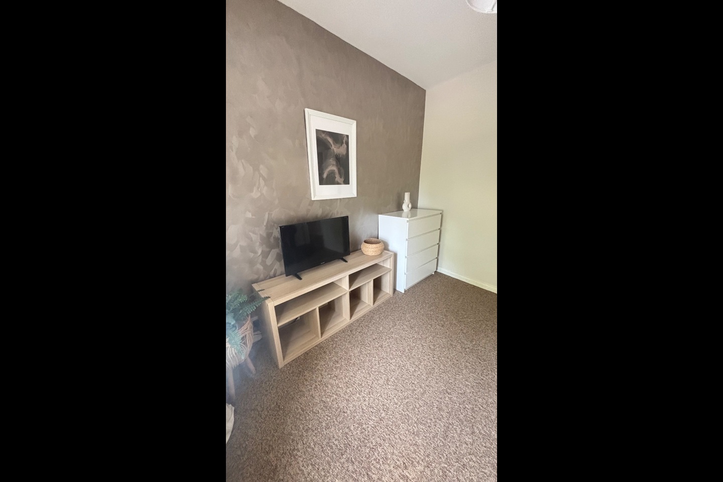 1 Bed Flat, Upper Newtownards Road, BT4 photo 3