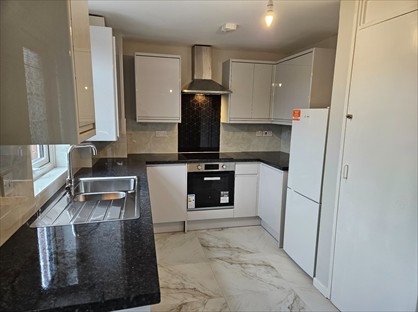 2 Bed Terraced House, Leatherbottle Green, DA18