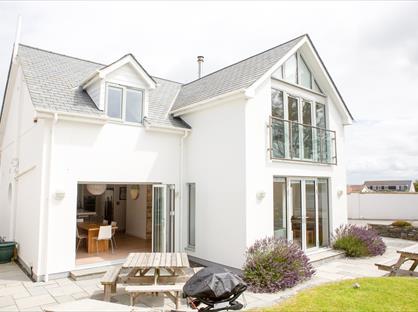 4 Bed Detached House, Crescent Rise, PL28