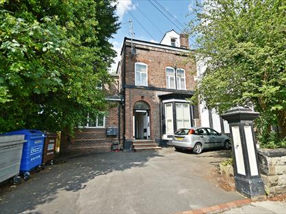 Studio Flat, Victoria Crescent, M30