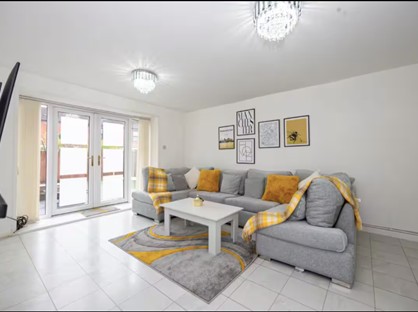 3 Bed Semi-Detached House, Parish View, M5