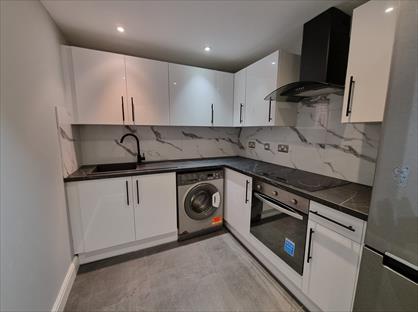 2 Bed Flat, Trinity Lane, EN8
