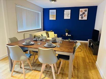 2 Bed Semi-Detached House, Mccready Drive, M5