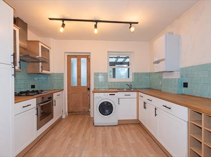 2 Bed Flat, Penwith Road, SW18