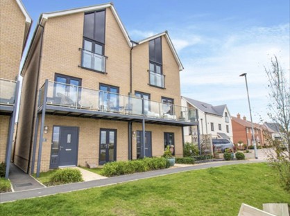 4 Bed Semi-Detached House, Quayside Parade, CO5