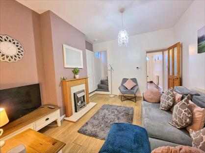 4 Bed Terraced House, Avenue Road, B65