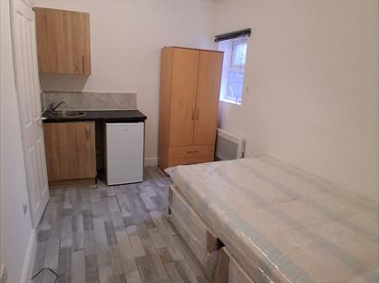Studio Flat, Shortlands Gardens, BR2