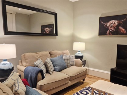 1 Bed Flat, Parliament Square, EH1