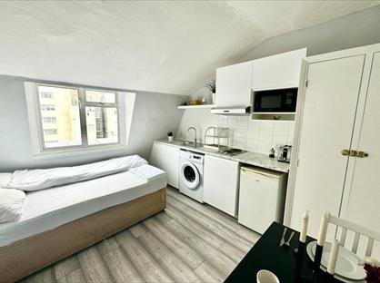 Studio Flat, Sussex Gardens, W2