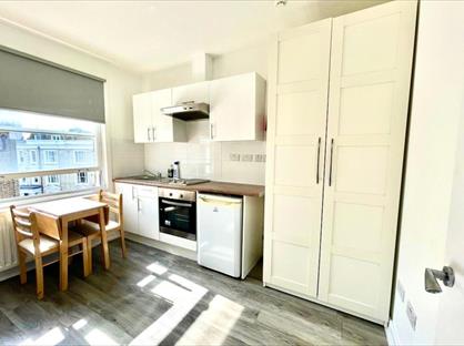 Studio Flat, Warwick Road, SW5