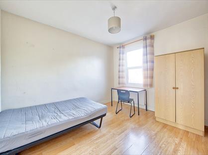 4 Bed Flat, Kingston Central, KT2