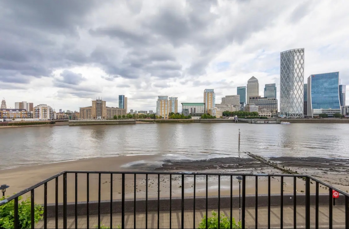 2 Bed Flat, Calder Court, SE16