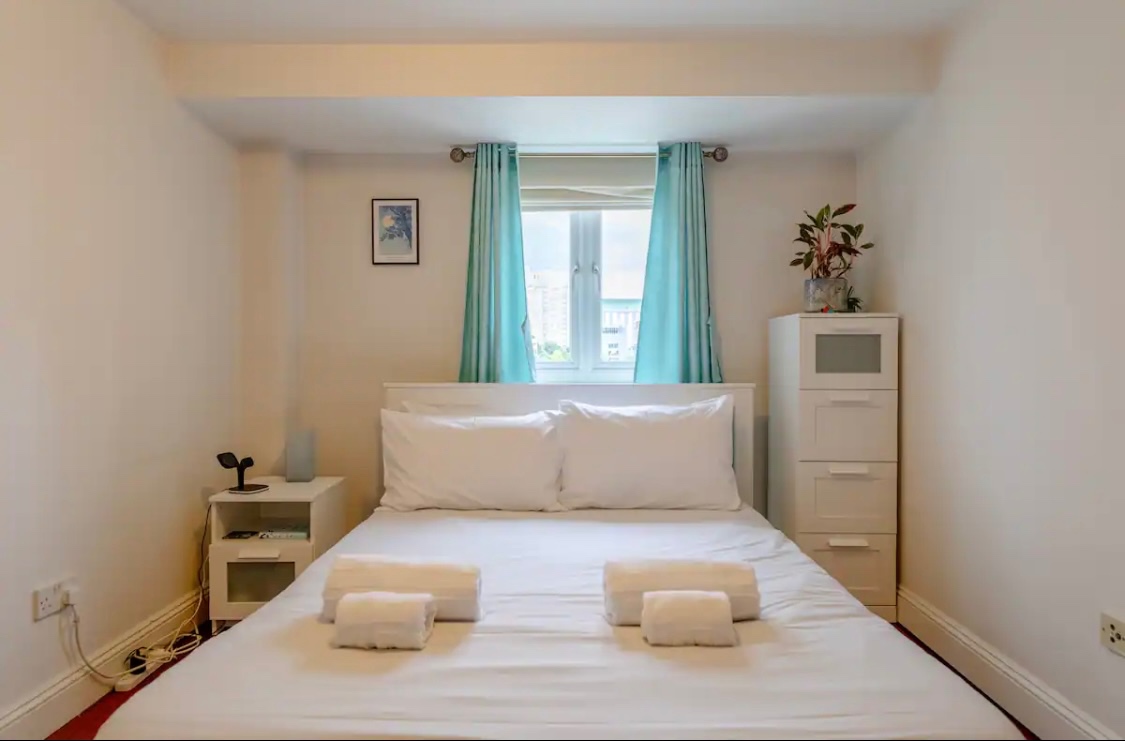 2 Bed Flat, Calder Court, SE16 photo 3