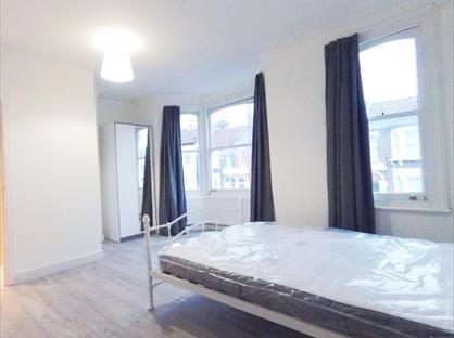 Room in a Shared House, Cranbrook Park, N22