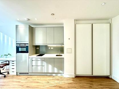 Studio Flat, Westgate House, W5