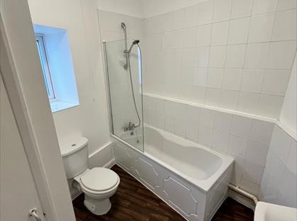 2 Bed Flat, High Street, TA14