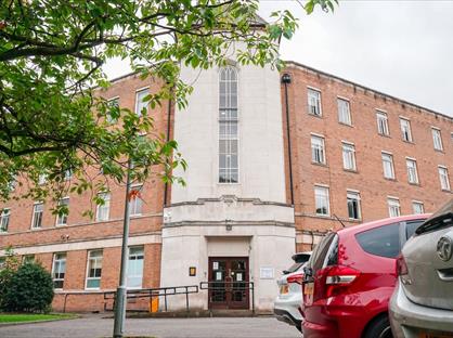 Room in a Shared House, Demesne Road, M16