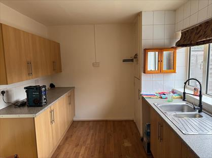 3 Bed Semi-Detached House, Furze Ride, PE1