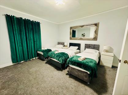 2 Bed Terraced House, Common Lane, WF3