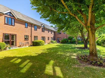 1 Bed Flat, Cromwell Court, CW5