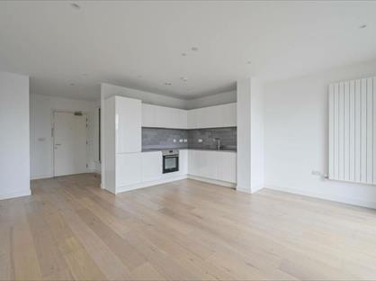 Studio Flat, Western Gateway, E16