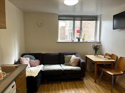 4 Bed Flat, Fieldings Lodge, SO22