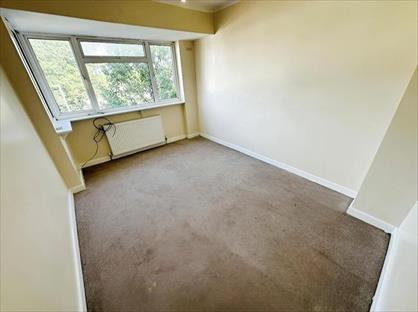 3 Bed Semi-Detached House, Mayflower Road, AL2