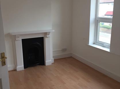 3 Bed Semi-Detached House, Waddon Road, CR0