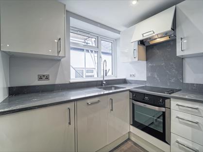 2 Bed Flat, Great Hall, WD24